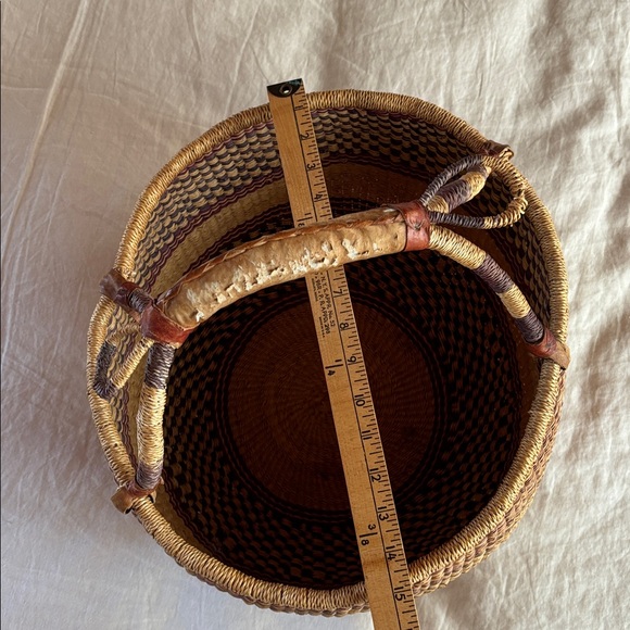 Large Vintage Market Basket - Picture 9 of 9